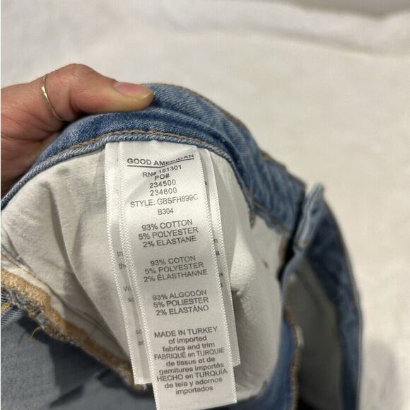 NWT Good American ‘90S Bermuda Distressed Denim Jean Shorts Plus Women's Size 20 - Picture 6 of 6